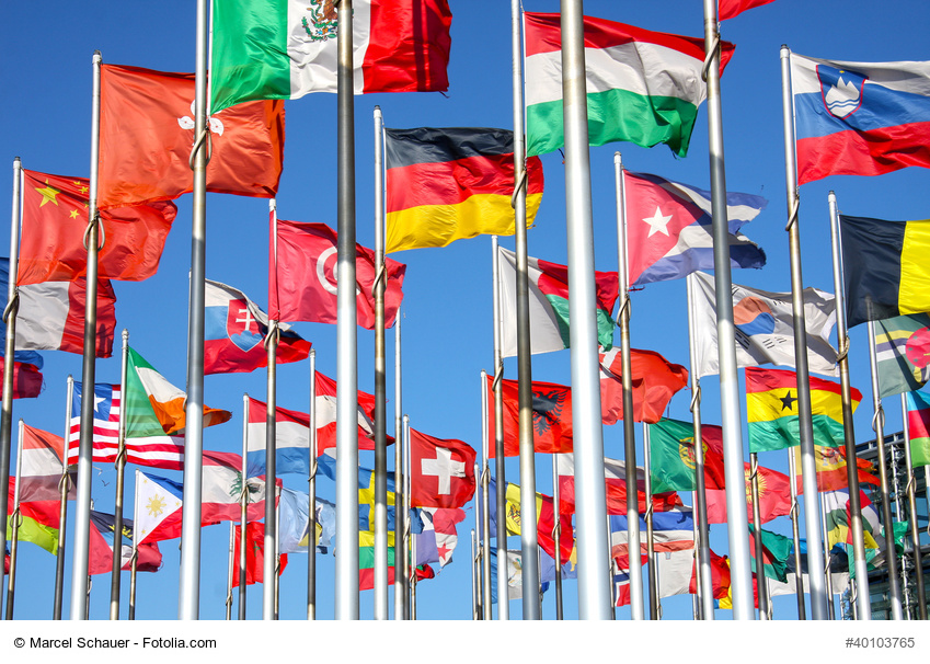 Flaggenmasten und Internationalisierung